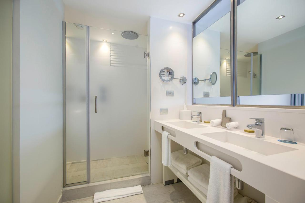 Privileged Family Deluxe (3 adults + 3 children)